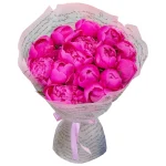 Букет из 15 ярко розовых пионов